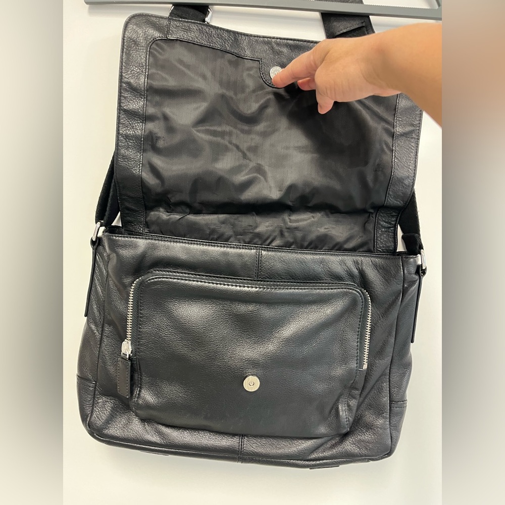 Banana Republic Black Leather Crossbody Messenger Laptop Greyson Bag - Picture 7 of 10